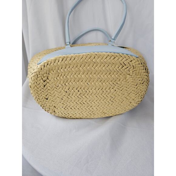 On 34th Isabellaa Straw Medium Drawstring Tote Strawberry/Blue Flower NWT - Picture 6 of 8